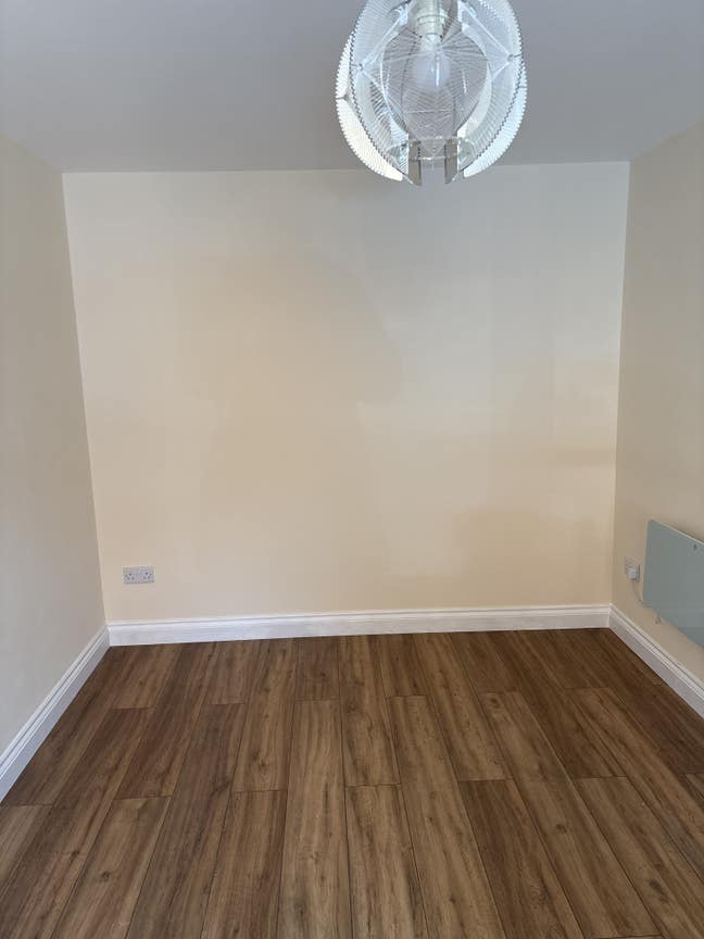 Very big room and a medium room available Main Photo