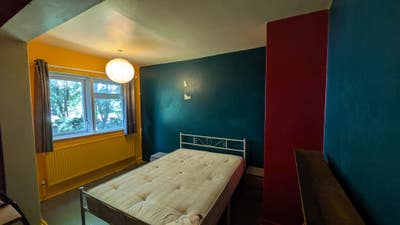 Large spare room available at £575 per month.  Main Photo