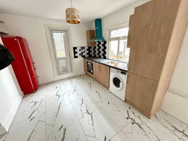 2 Bedroom Flat Close To Maryland Station Main Photo