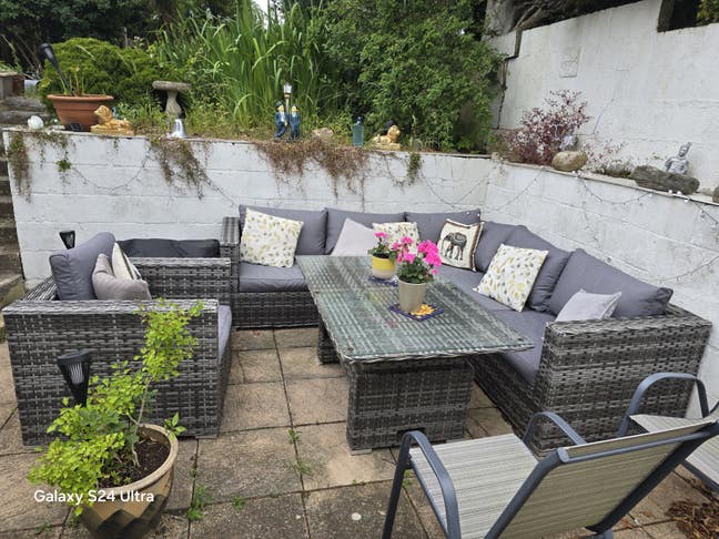 Single/ Small double, desk area & free parking  Main Photo