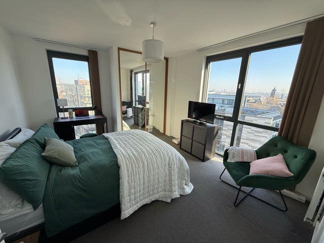 En-suite room in the apartment near Canary Wharf Main Photo