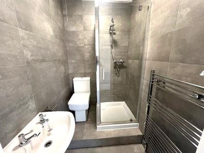 Modern 1-Bed Flat in Central Leigh-on-Sea Main Photo