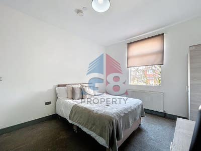 Modern En-Suite Rooms Available – Dodworth Road Main Photo