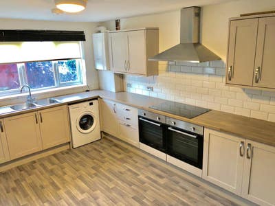 Modern En-Suite Room Available – Dodworth Road Main Photo