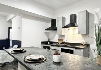 Top floor room -  walking distance to Stockport Main Photo