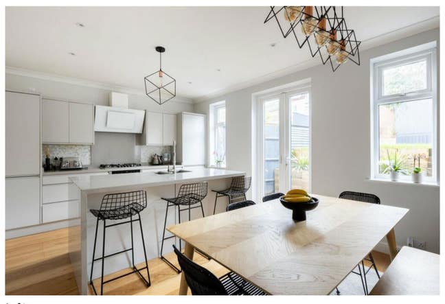 🏡 Contemporary 3-Bedroom Semi-Detached Home Main Photo