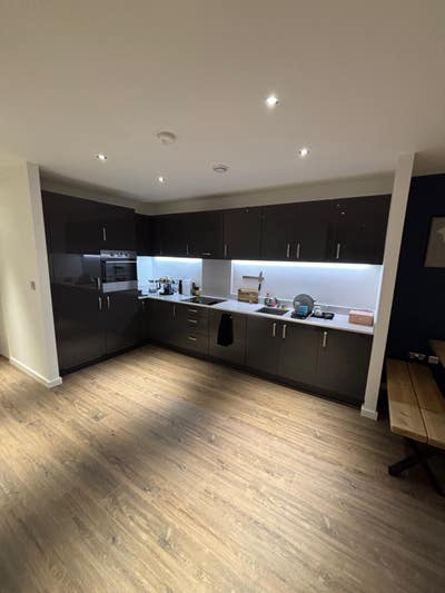 Modern Rooms in Stylish Flat in Canning Town Main Photo