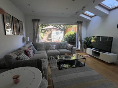 Beautiful 2 bedroom Garden flat all bills included Main Photo