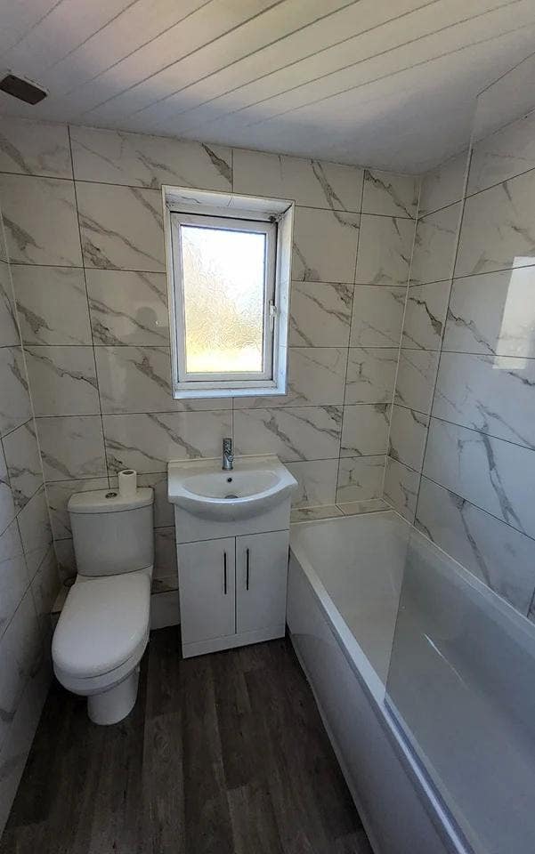 3 bedroom house Farnworth  Main Photo
