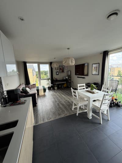  Beautiful 2-Bed, 2 Bath Furnished Flat -bills inc Main Photo