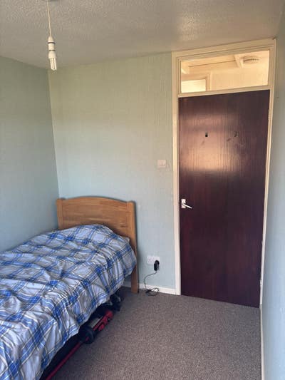 Ground floor single/double bedroom close to town.  Main Photo