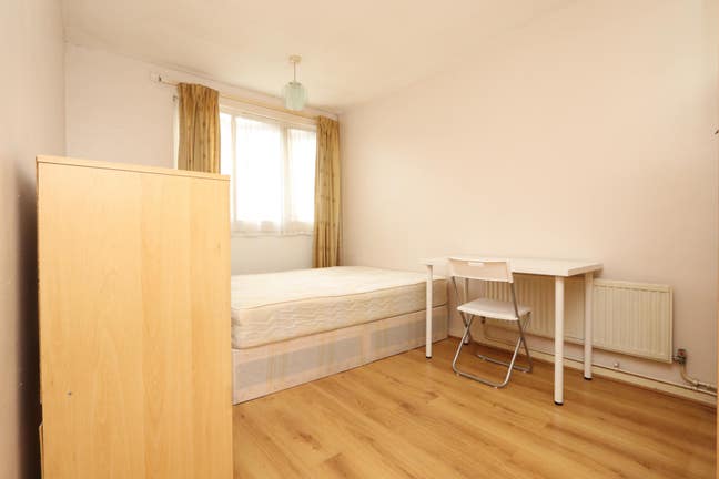 Few Minutes to Liverpool Street--Call Now!! Main Photo