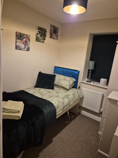 Small single room - close to hospital  Main Photo