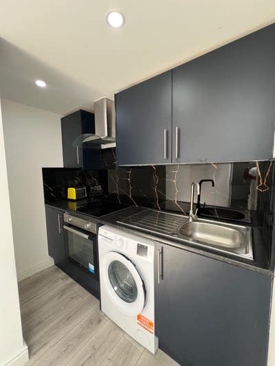 Beautiful Studio Available On High Street North E6 Main Photo