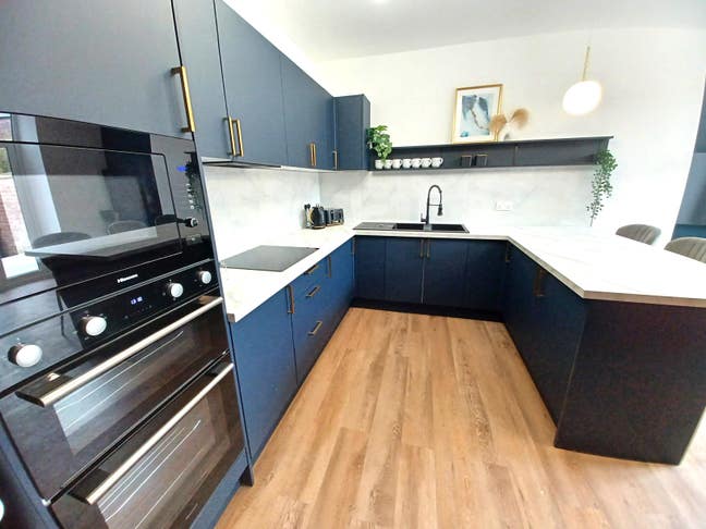 Desinger Stunning House Share Main Photo