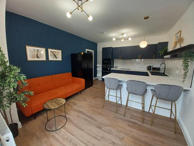 Desinger Stunning House Share Main Photo