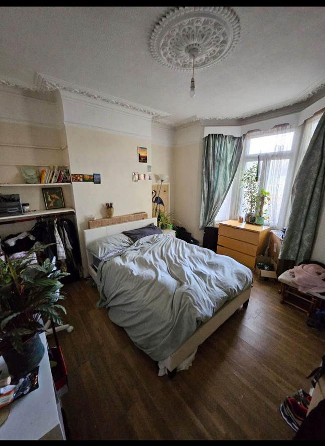  5-Bedroom  Victorian  House  at  Clapton  (E5) Main Photo