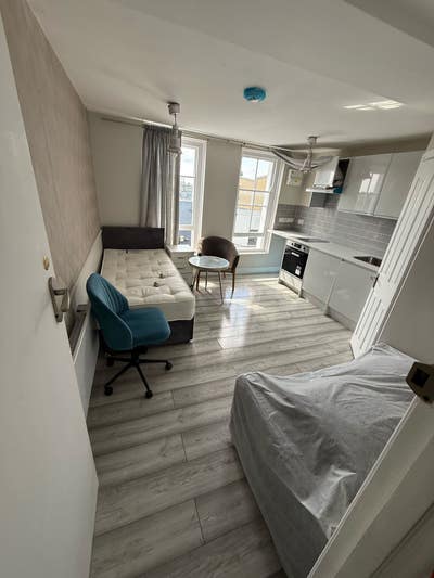 Beautiful Studio **Crystal Palace *Bills Included  Main Photo
