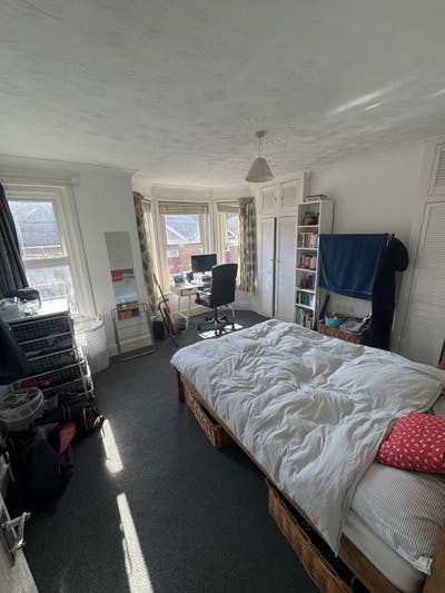 Room available in 3 Bedroom House Main Photo