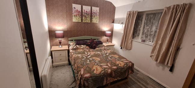 Large double room fully furnished with wardrobe  Main Photo