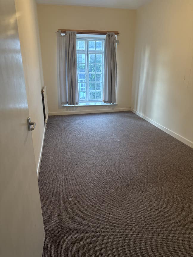 Vacant room Main Photo