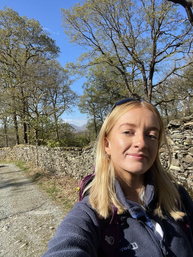 Professional Female seeks a single or double room Main Photo
