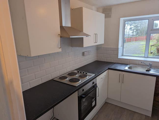 Large flat close to train station Main Photo