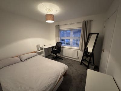 Double room in 3 bedroom detached house Main Photo