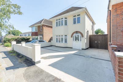 4 Bed 2 Bath Family Home In Woolston Main Photo