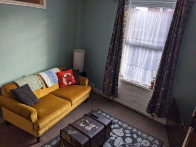Charming Room to Rent — Perfect Location Near Town Main Photo