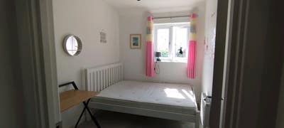 Double bedroom in New Built House with Parking Main Photo