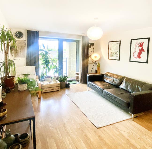 Ensuite double room with balcony in modern flat Main Photo