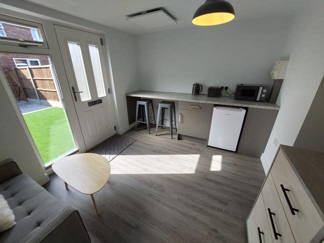 £995 Bills Included. Modern Self Contained Studio  Main Photo
