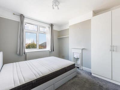 Single or Double room (bills included) Main Photo