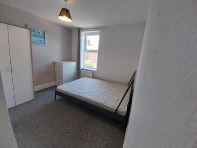 Female  preferred down stairs En  Suite  Room Main Photo
