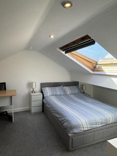 Spacious double loft room Main Photo