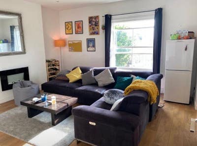 Double room in sociable central flat  Main Photo