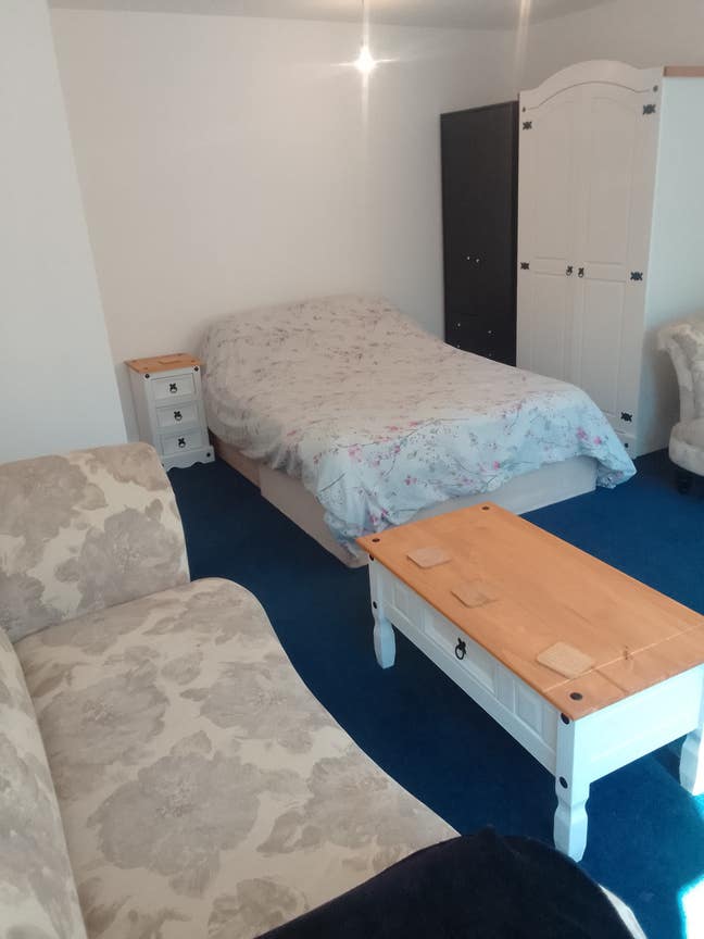Large room short central near to universities. Main Photo