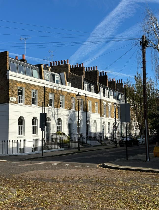 Master bedroom in Angel Townhouse  Main Photo