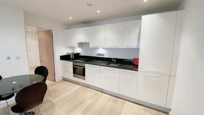 Modern Two Bedroom Flat Opposite Slough Station Main Photo