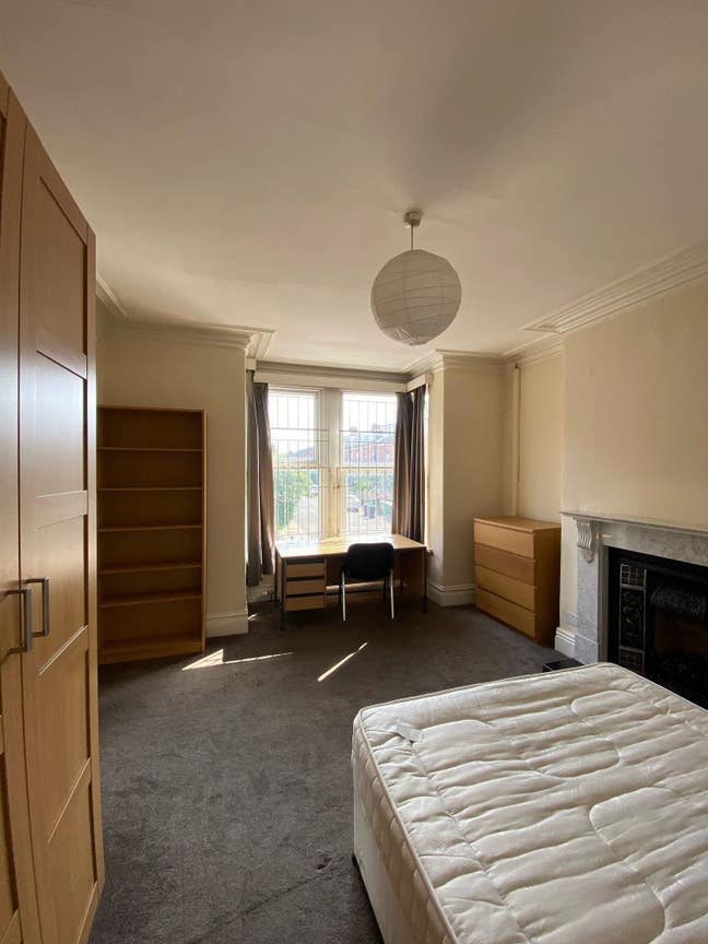 14 /16Royal Park Road  6 Bed House  Main Photo
