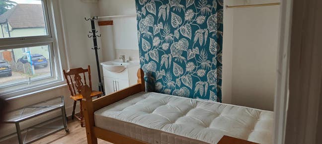 Single Spacious Room  Main Photo