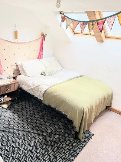 Light room in a house-share in Dainton Main Photo