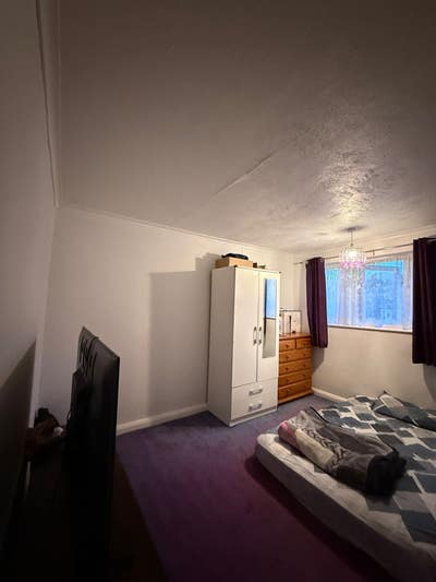 Room for rent in Purley Main Photo