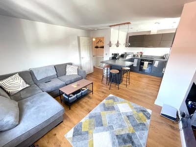 ⭐️ Stunning Fully Furnished 2 Bed Flat ⭐️ Main Photo