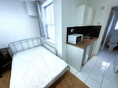 Studio Ilford £750 Pcm All Bills Included Main Photo