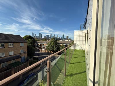 Spacious 2-bedroom Flat near Canary Wharf Main Photo