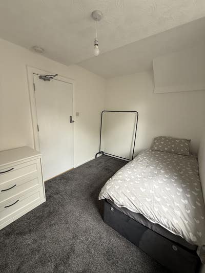 A fantastic room to rent in a quiet shared house!! Main Photo