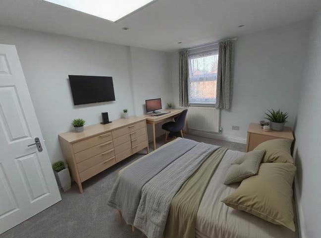 En-Suite Large Double Bedroom Main Photo