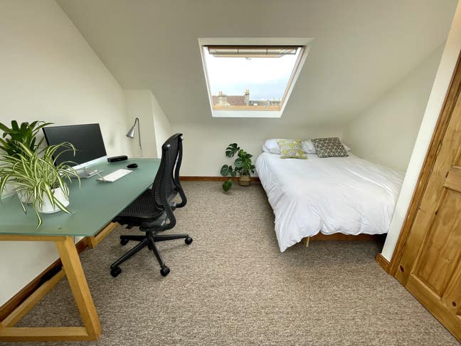 Bright Double Room In Friendly House Share Main Photo